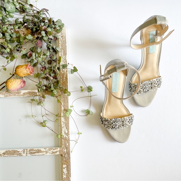 Betsey Johnson Silver Heels with Pearls - Picture 2 of 9